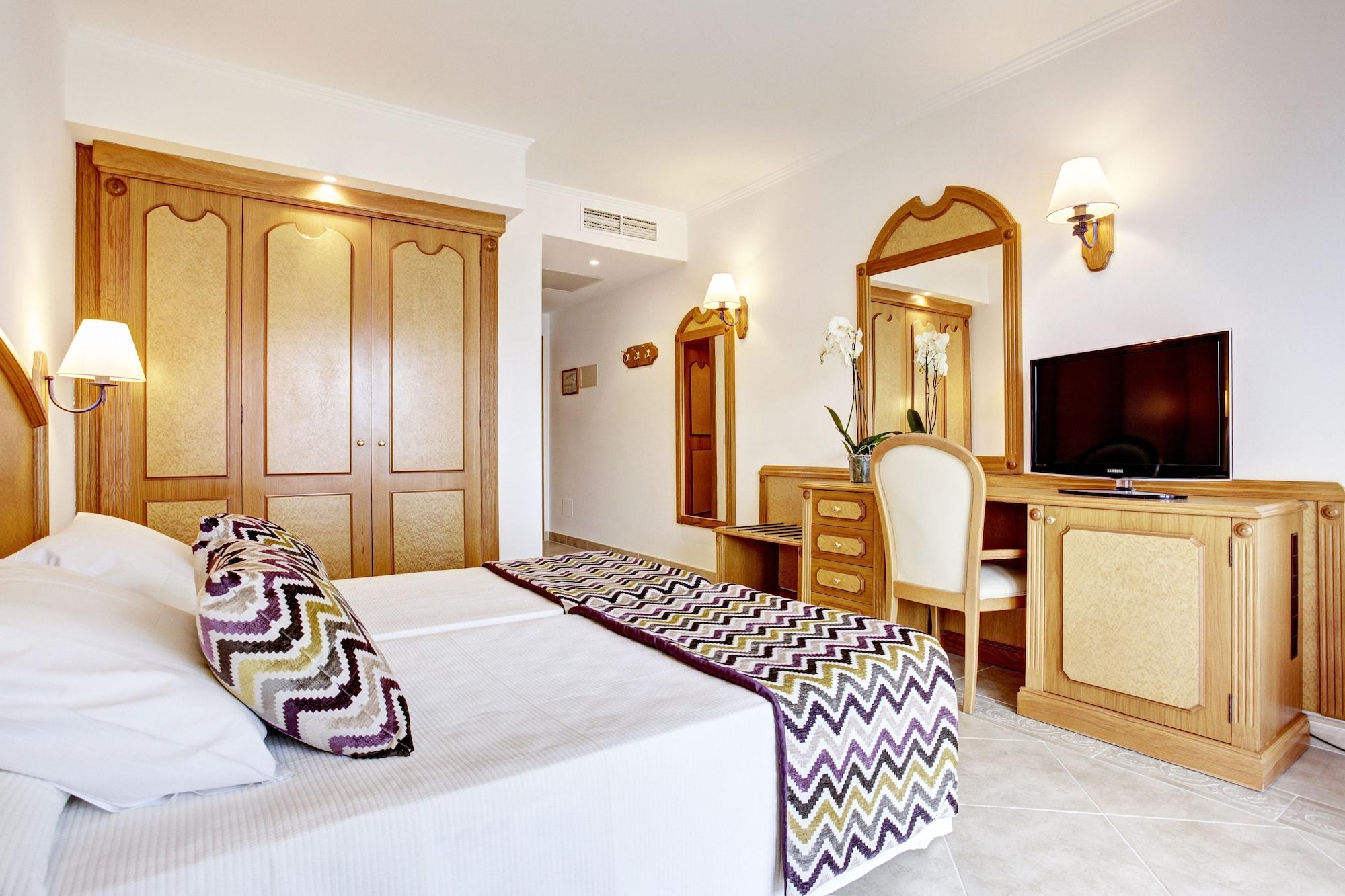 Grupotel Santa Eularia & Spa - Adults Only Santa Eulària des Riu Εξωτερικό φωτογραφία